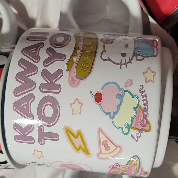 HELLO KITTY MUGS !!! - Picture 2 of 4